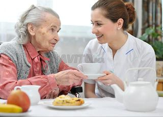 مربية ومساعدة منزلية