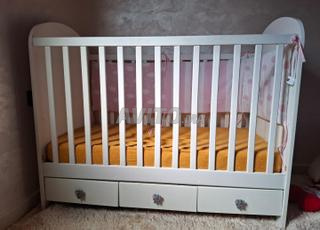 سرير الأطفال 