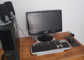 Pc bureaux avec tous les accessoires 