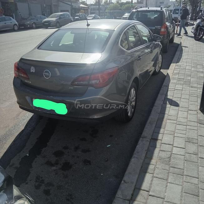 Opel Astra berline 2019 excellent état 