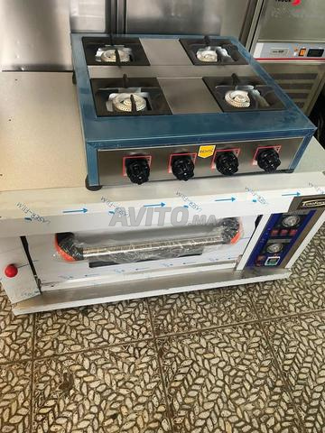 four 2-3-4-6 grandes pizzas gaz neuf 