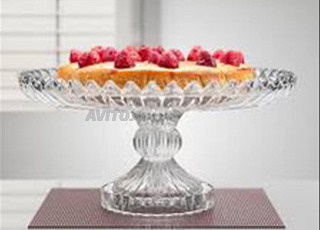 طبق الحلويات المصنوع من الكريستال