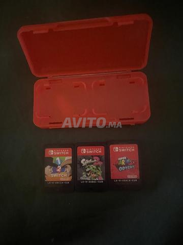 3 jeux nintendo switch et un range jeux de 4 place