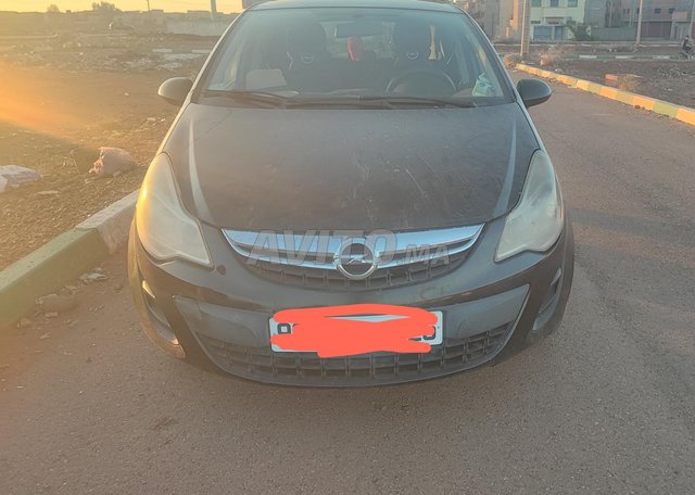 Opel Corsa Diesel Manuelle 2011 à Laattaouia