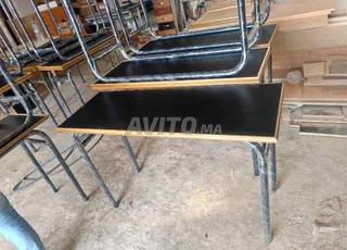  	•	Table d’étude scolaire