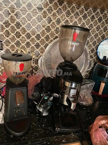 machine à café et deux moulins a vendre