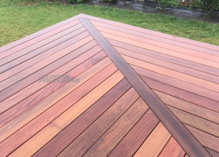 Pose de parquet massif extérieur