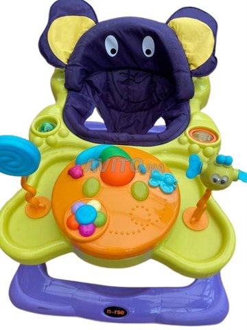 Trotteur bébé en très bon état