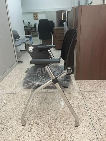 CHAISE scolaire avec écritoire disponible