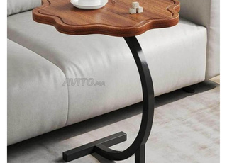 Table de chevet floral simple et moderne