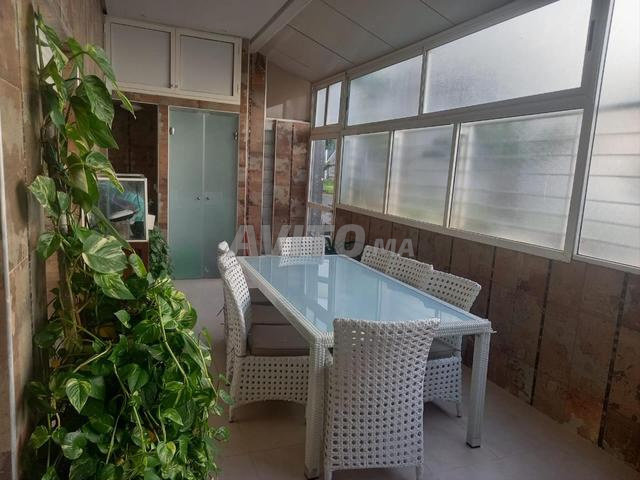 شقة جميلة في الطابق الأرضي تطل على المسبح