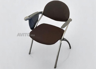 Chaise empilable avec tablette écritoire conférence