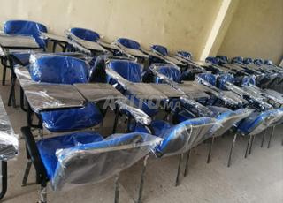 chaise avec accoudoir 