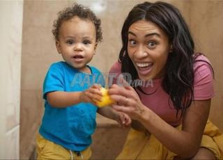 مربية ذات خبرة من إفريقيا جنوب الصحراء