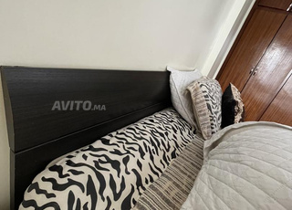 le lit avec 2 chevets 160/200 sans matelas