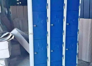 Vestiaire métallique avec casiers