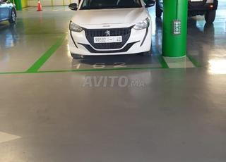 Peugeot 208 Essence Manuelle 2022 à Tanger