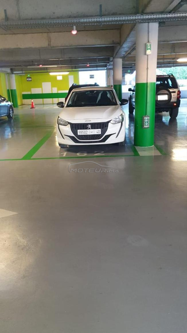 Peugeot 208 Essence Manuelle 2022 à Tanger