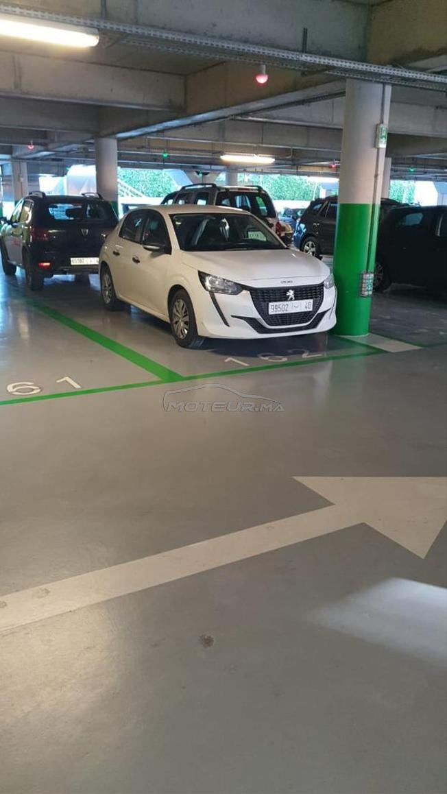 Peugeot 208 Essence Manuelle 2022 à Tanger