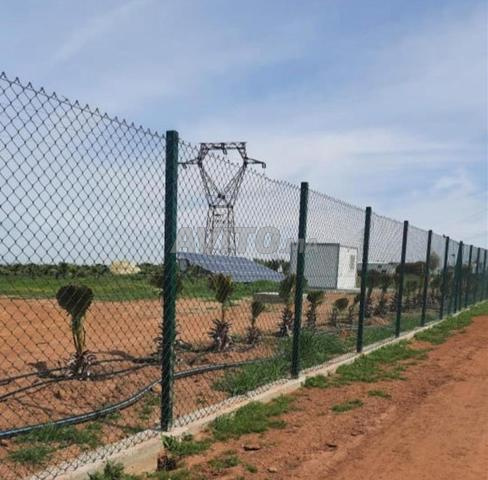 سياج شبكي مجلفن وألواح صلبة - 2