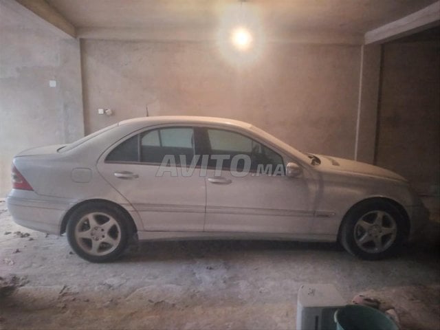 Mercedes-Benz 220 Diesel Manuelle 2002 à Safi