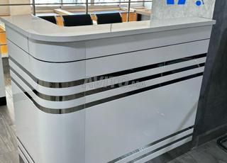 comptoir de récéption/bureau d'accueil/dispo