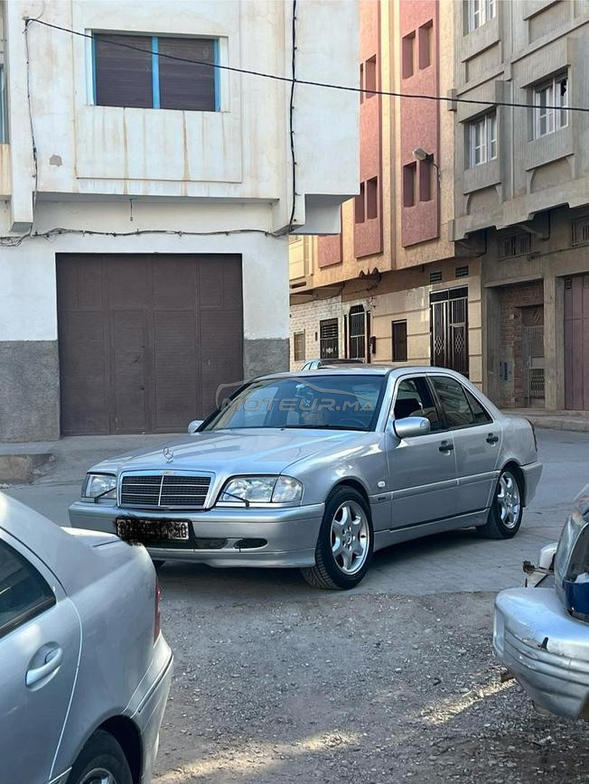 Mercedes-Benz 220 Diesel Automatique 1999 à Nador