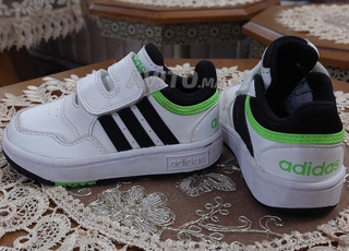 Adidas d'origine pour enfant N 24