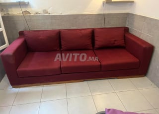 Canapé en tissu rouge