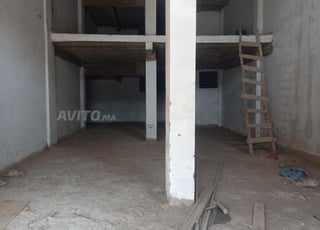 Magasin commercial 180 m²