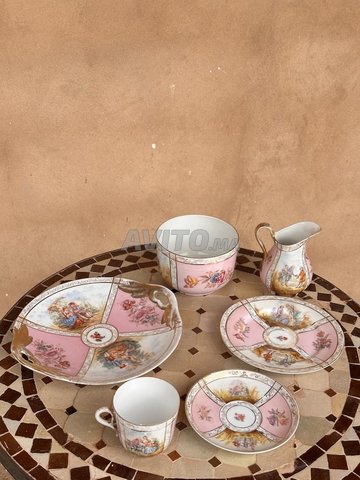 Service à thé vintage en porcelaine rose dorée 
