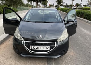 Peugeot 208 Essence Manuelle 2015 à Casablanca