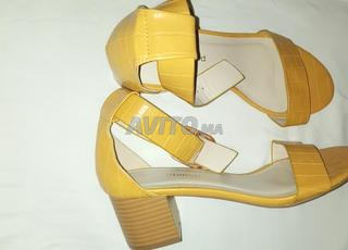   SIZE      EUR 40        USA 9