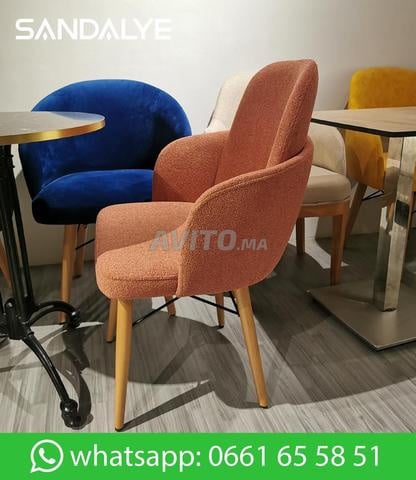 Chaises et tables pour cafés et restaurants