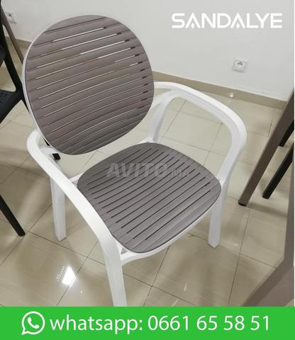 chaises plastiques et pvc café  - 2