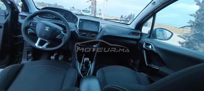 Peugeot 208 white édition 