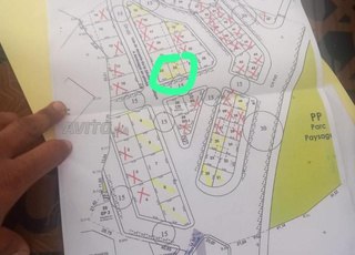 Terrain à vendre garage trois étages 