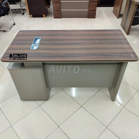 Bureau moderne avec caisson latéral pratique 🗃️