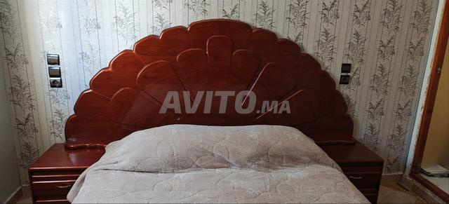 chambre a coucher en bois massif en très bon état 