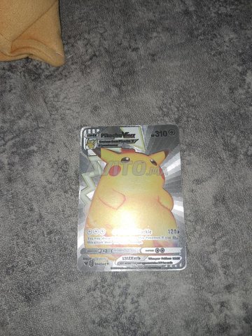 carte pokemon pikachou V max argenté.hp 310
