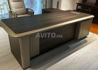 Je mets en vente un bureau avec chaise et fauteuil