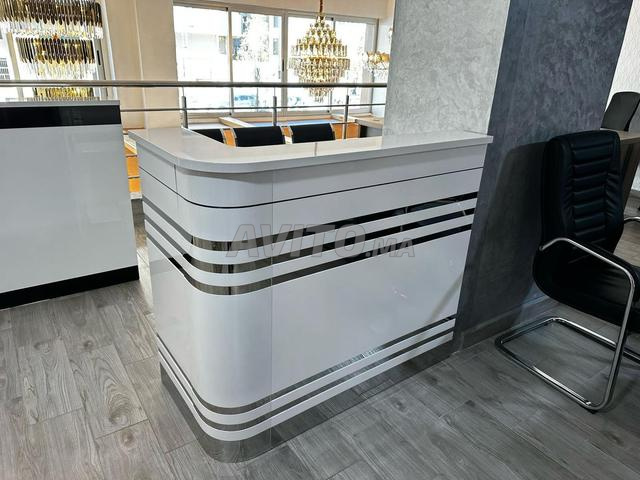 Comptoir d'accueil design, finition