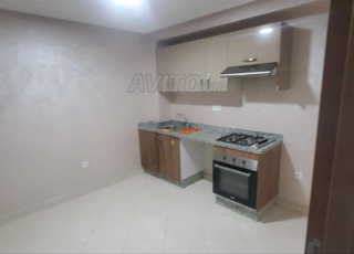 Bel appartement non meublé à hay al Izdihar