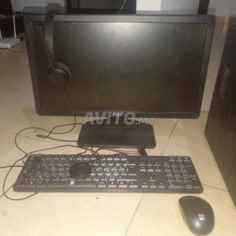 Ordinateur avec casque et souris sans fil