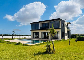 Villa d’Exception avec Piscine & Mobilier Turc