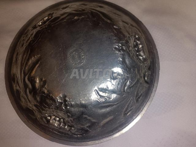 Assiette en étain 95℅ décor raisin vintage