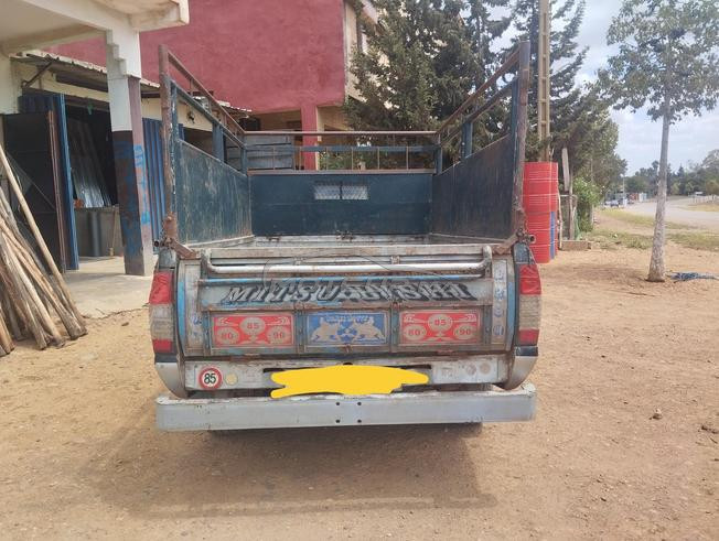 سيارة