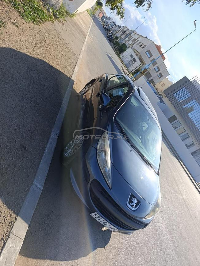 Peugeot سيارة جميلة