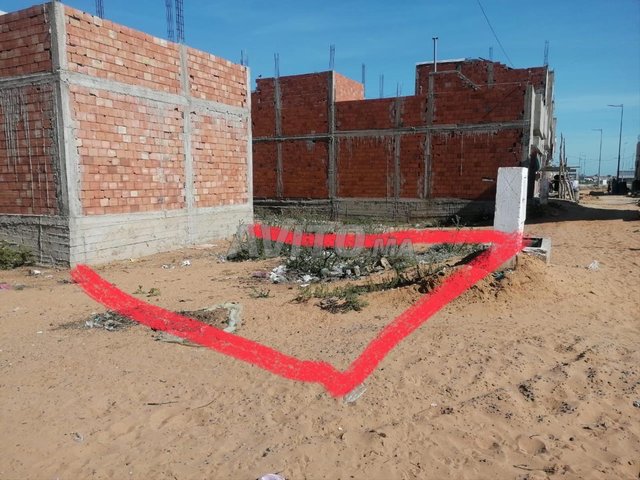 بقعة ذو واجهتين المساحة 62  متر سيدي يحيى الغرب