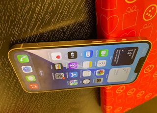 iPhone 13 presque neuf